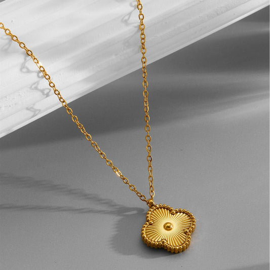 Minimalist Clover Pendant Necklace – 18K Gold Plated Stainless Steel