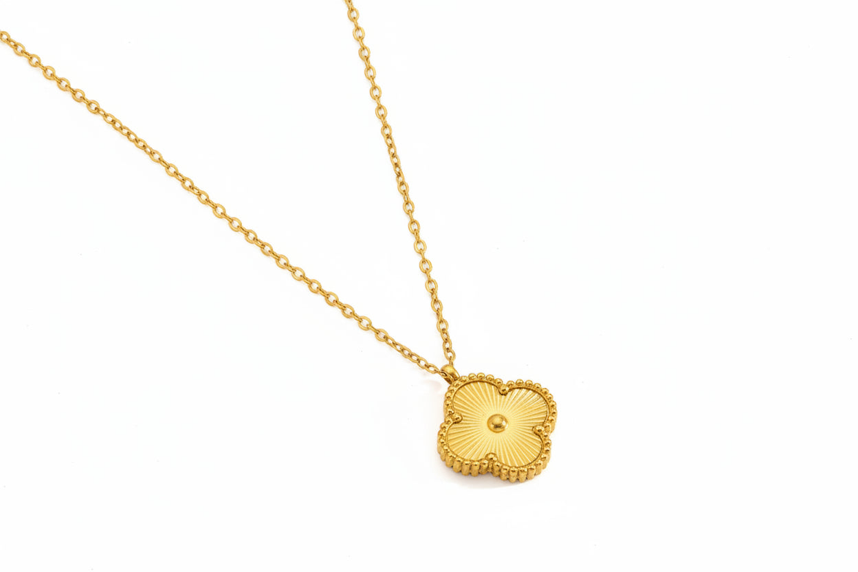 Minimalist Clover Pendant Necklace – 18K Gold Plated Stainless Steel