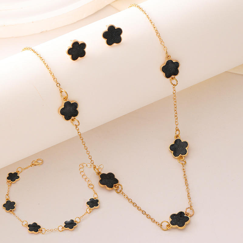 Black Clover Jewelry Set