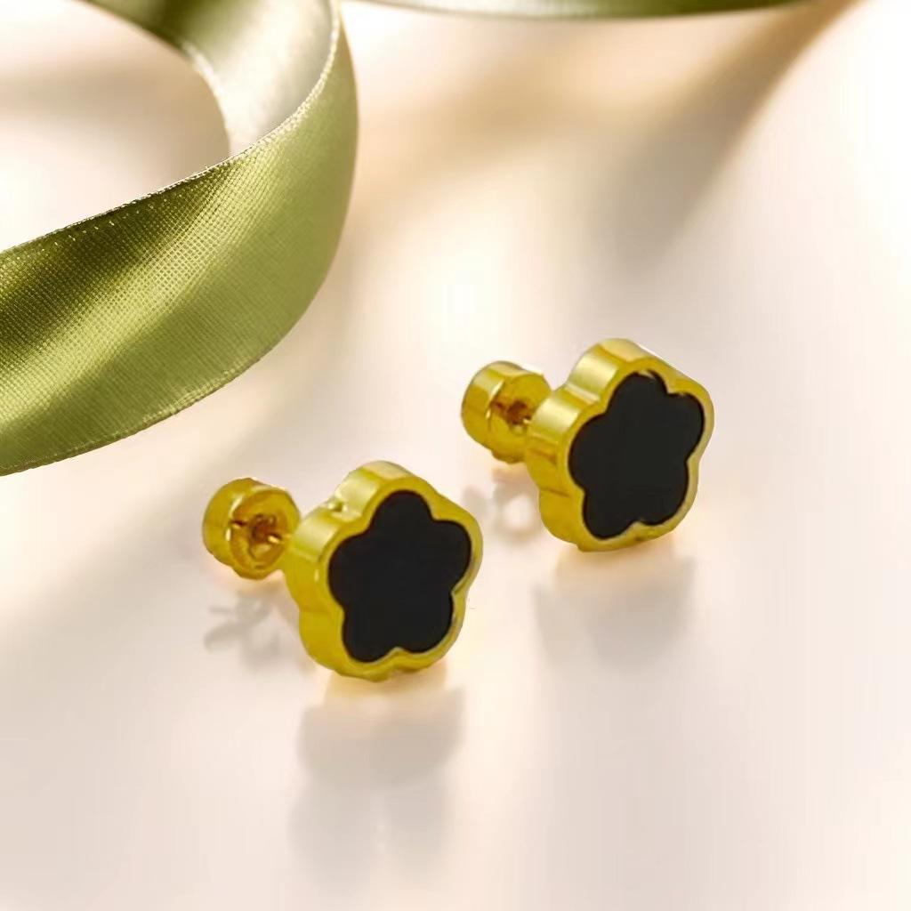 Black Clover Jewelry Set